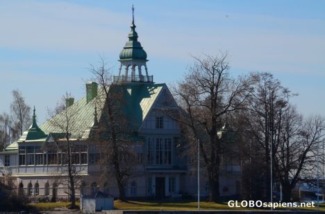 Postcard Helsinki (FI) - a grand building on an island