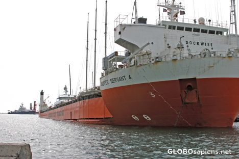 Postcard Papeete Harbour - Dockwise Super Servant 4
