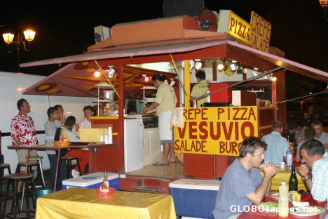 Postcard Roulottes Food Trucks at Vaiete Square