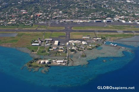 Postcard Faa'a International Airport: Bird's eye view