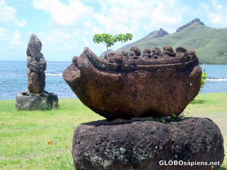 Postcard LES MARQUISES - NUKU HIVA PAE PAE.