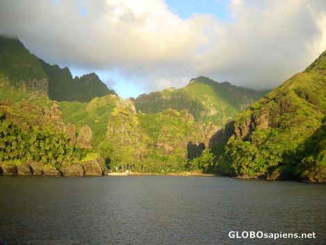 Postcard Les Marquises - Fatu Hiva - Bay of Virgins