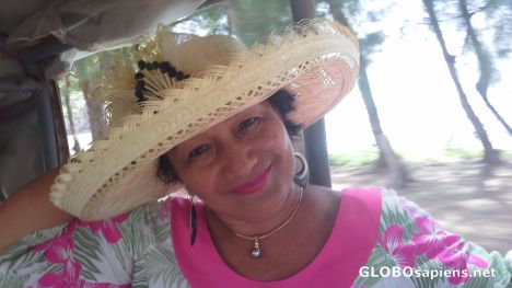 Postcard Chapeau from Moerai