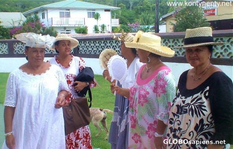 Postcard Chapeaux de Rurutu