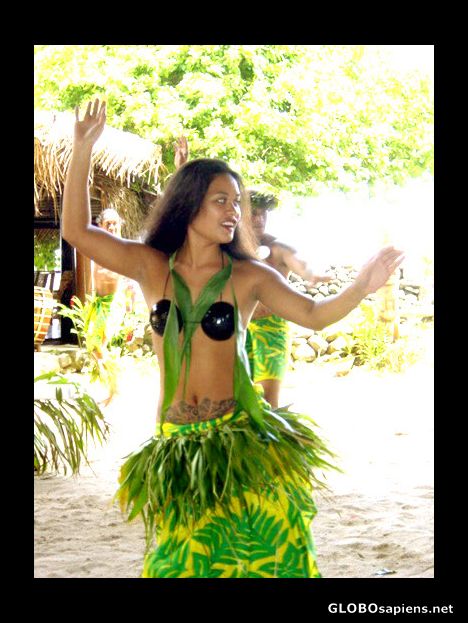 Postcard A very sensual Polynesian dance