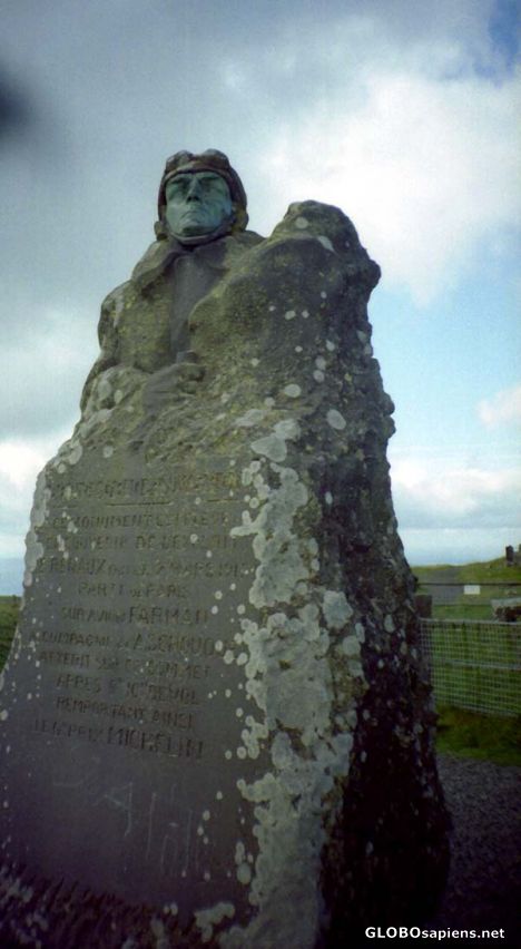 Postcard Monument to Eugene Renaud, aviator