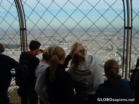 Postcard Paris unweils in front of you
