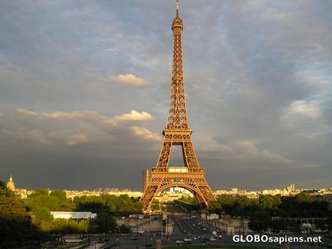 Postcard Sunset reaches for the Eiffel Tower