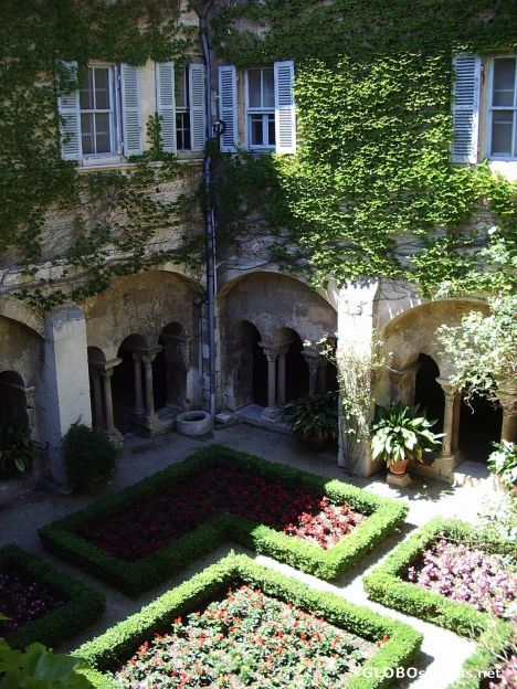 Postcard Cloisters in full bloom