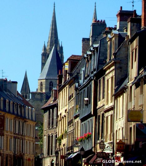 Caen - tight architecture