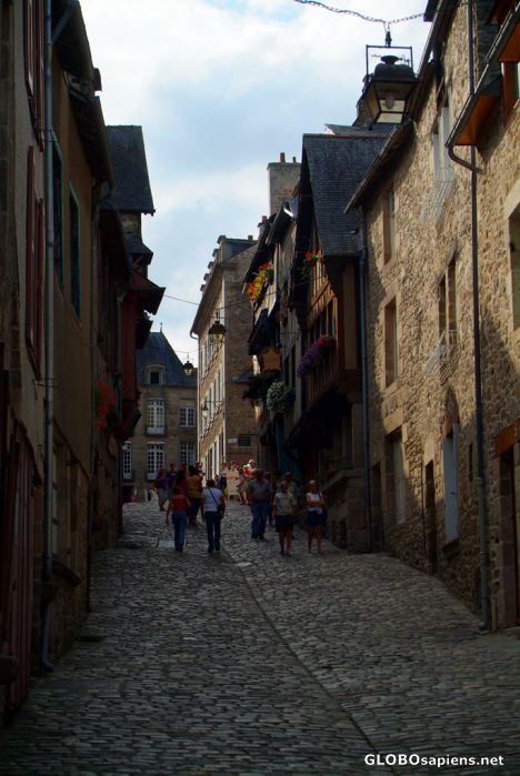 Postcard Dinan - a cobblestoned street