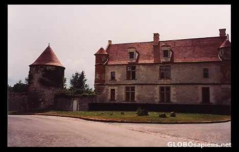 Postcard House outside of Paris.