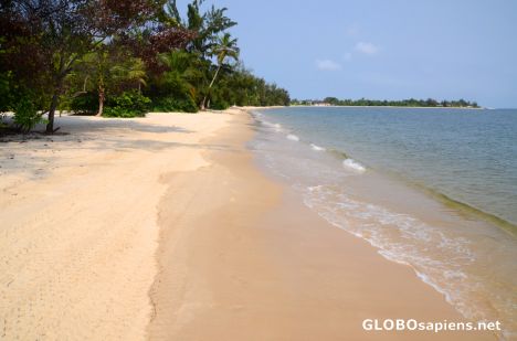 Postcard Pointe Denis (GA) - an empty beach