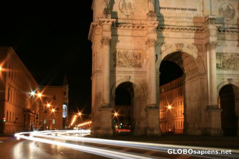 Postcard Siegestor at night