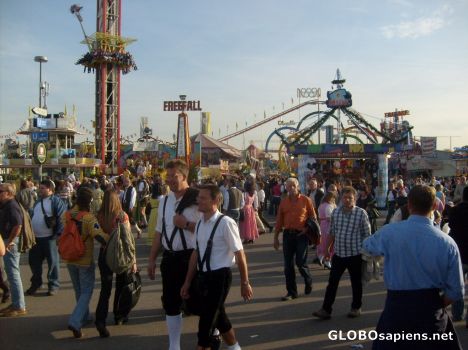 Postcard OktoberfestFair06: Rides Galore