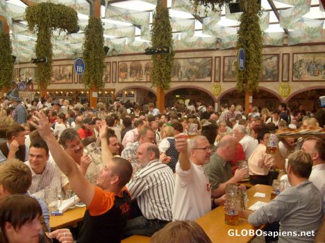 Postcard WiesnZelt18: International Hofräu