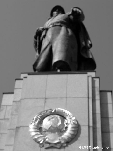 Postcard Monument to the Rusian soldiers.