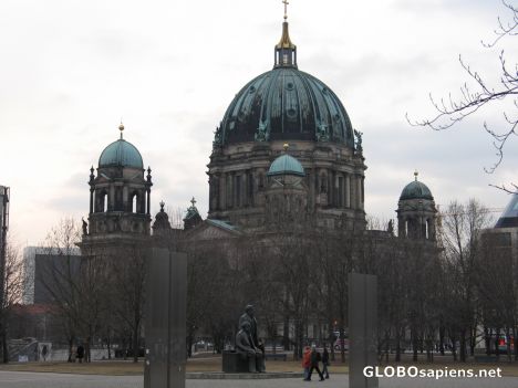 Postcard Marx and Engels monument