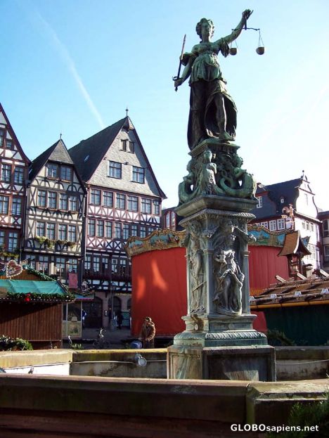 Postcard Fountain in the middle of Romerberg.
