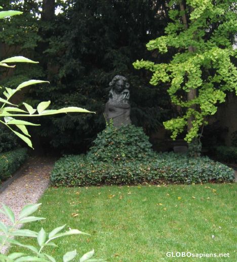 Postcard Beethoven in his backyard