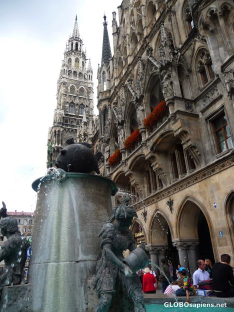 Postcard Fountain in front of the Town Hall