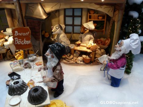 Postcard The dwarves in Europa center