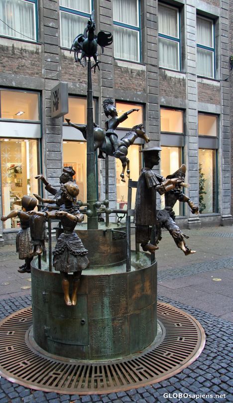 Postcard Puppenbrunnen