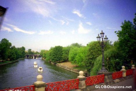 Postcard Canal relaxation