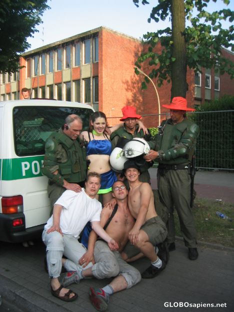 Postcard G-Day Hamburg - The police takes it easy :-)