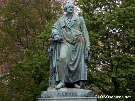 Postcard Goethe sculpture.