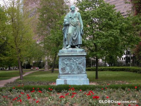 Postcard Goethe sculpture.