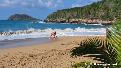 Postcard La Perle beach