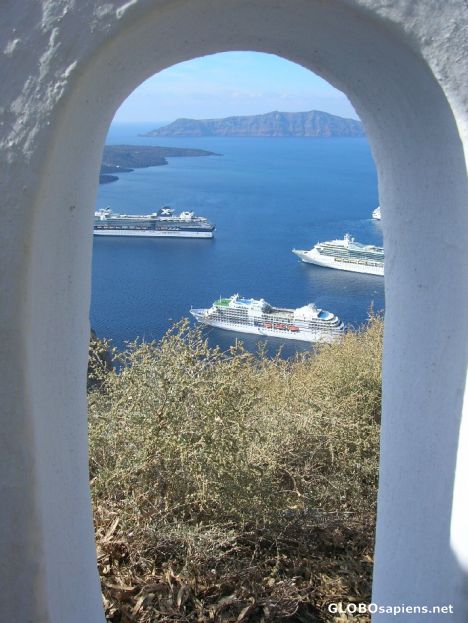 Postcard Beauty through the arch