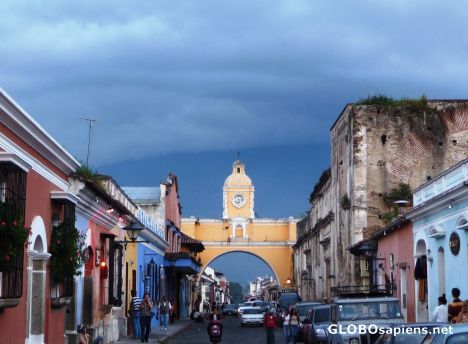 Postcard The Arch and Calle 5 in the other direction