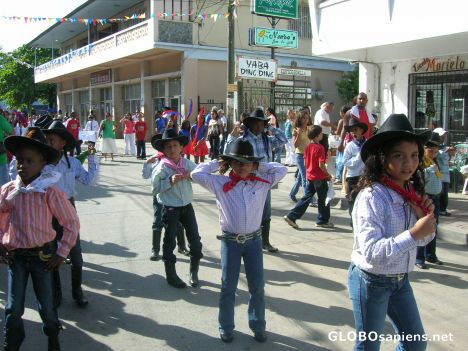 Postcard Girls with sombreros