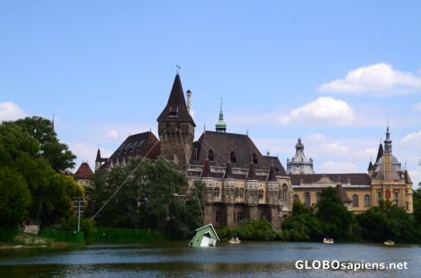 Postcard Budapest (HU) - a castle in the park