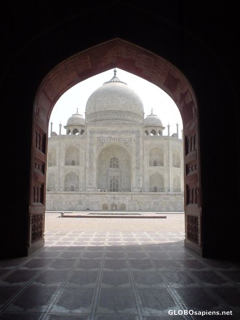Postcard taj mahal through the arch
