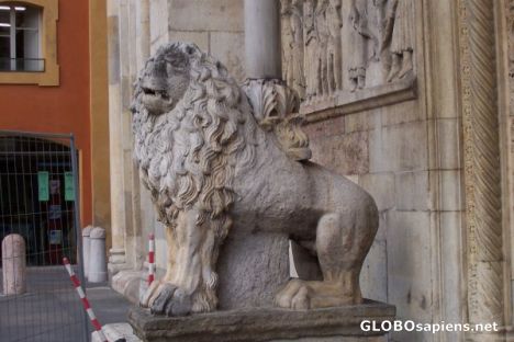 Postcard Guarding the cathedral