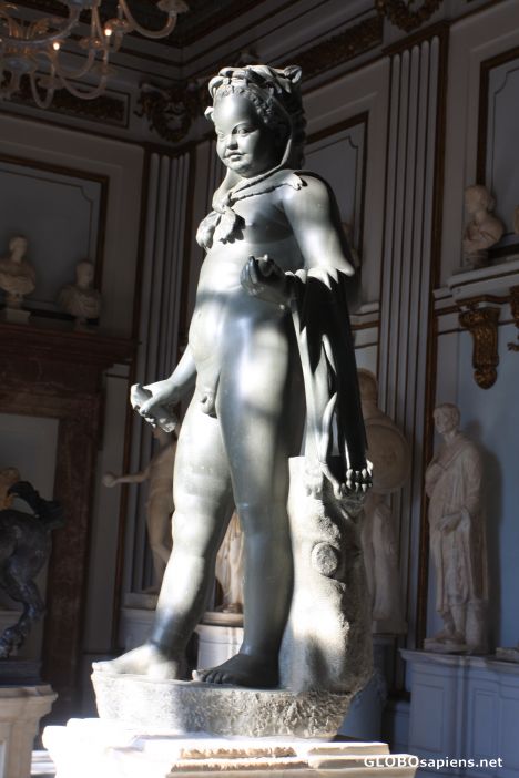 Postcard Love sculpture