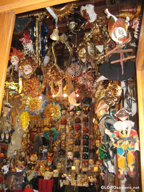Postcard Venetian masks shop