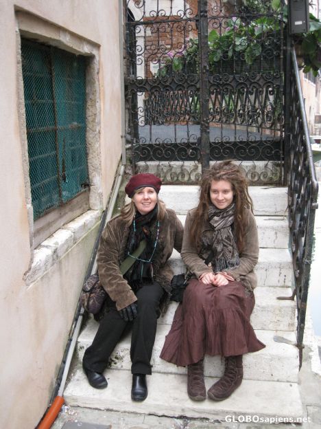 Postcard Sue and Aly with Boutique Castiglio duds.