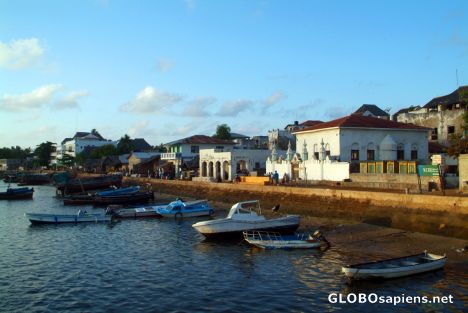 Postcard Lamu - ocean front in the morning