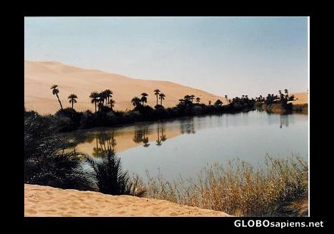 Postcard Calm placein the middle of the desert