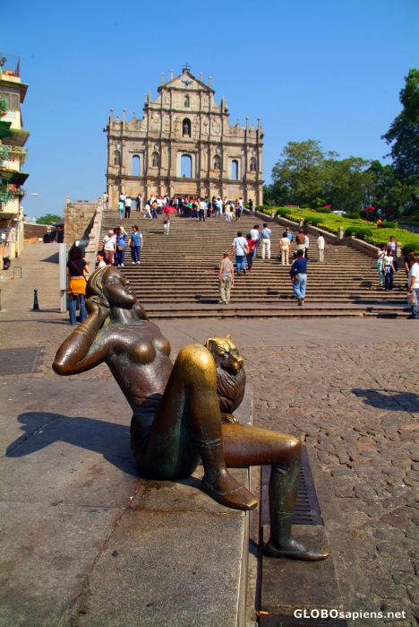 Postcard Macau - facade and a bronze statue