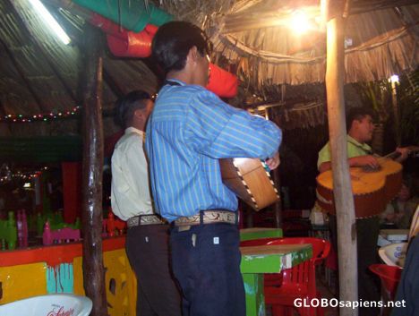Postcard Musicians in a restaurant