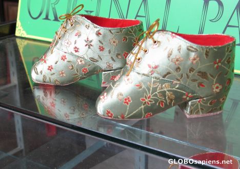 Postcard shoes for binded feet