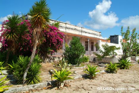 Postcard Ibo - one of the mansions