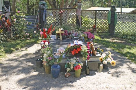 Postcard Jean-Marie Tjibaou's tomb in Tiendanite