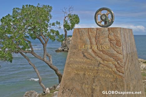 Postcard Noumea, Anse Vata: Monument to La Pérouse