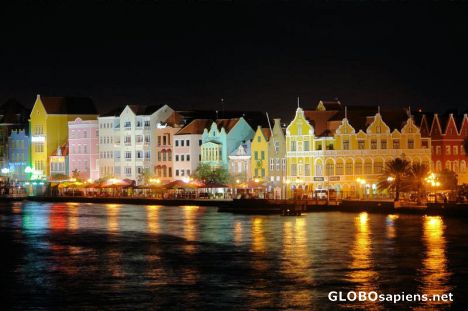 Postcard Handelskade by night
